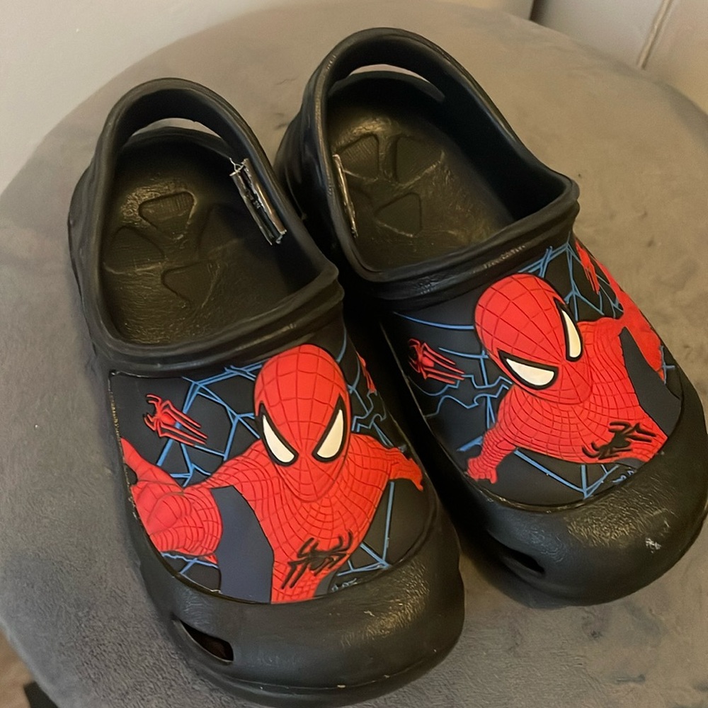 Spider-Man toddler size 9 slip on shoe